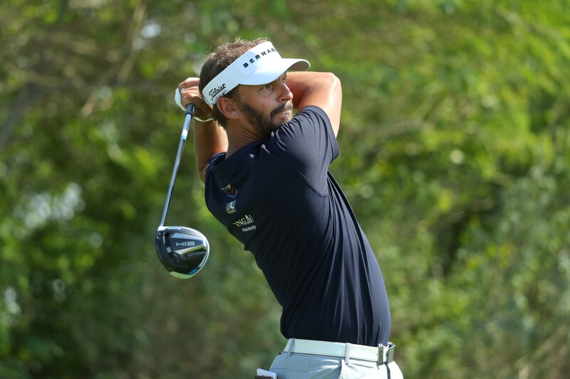 El golfista profesional español Sergio García en acción durante un torneo.