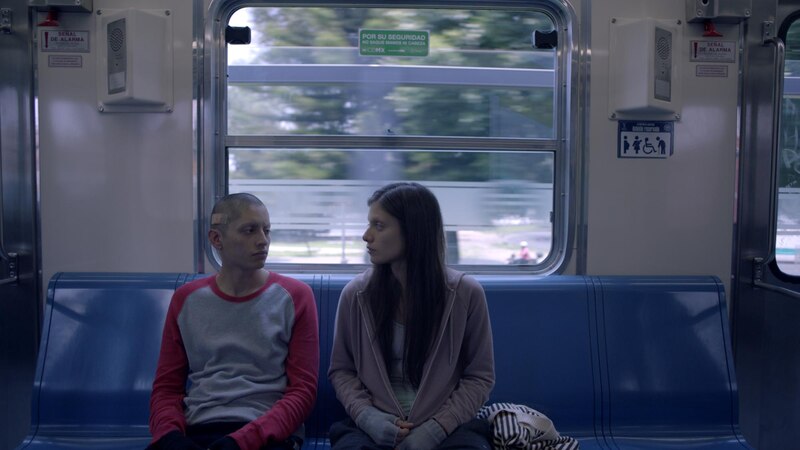 Jóvenes en el metro