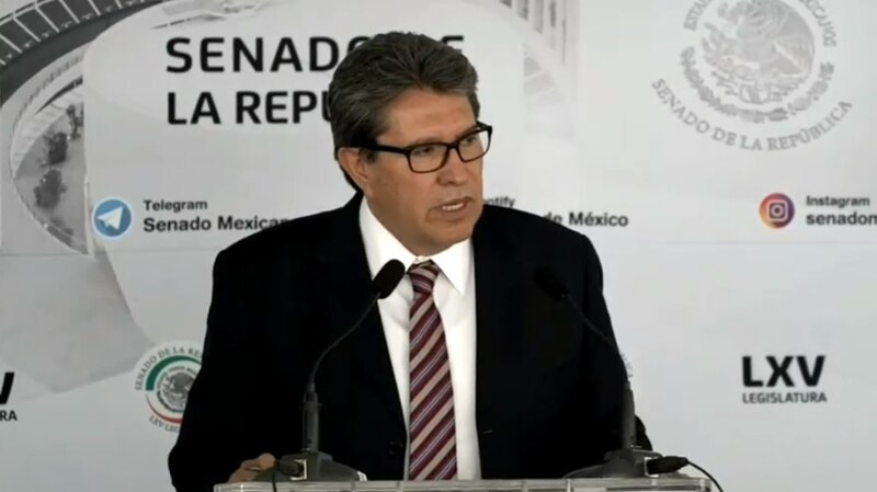 El senador Ricardo Monreal Ávila durante una rueda de prensa en el Senado de la República.