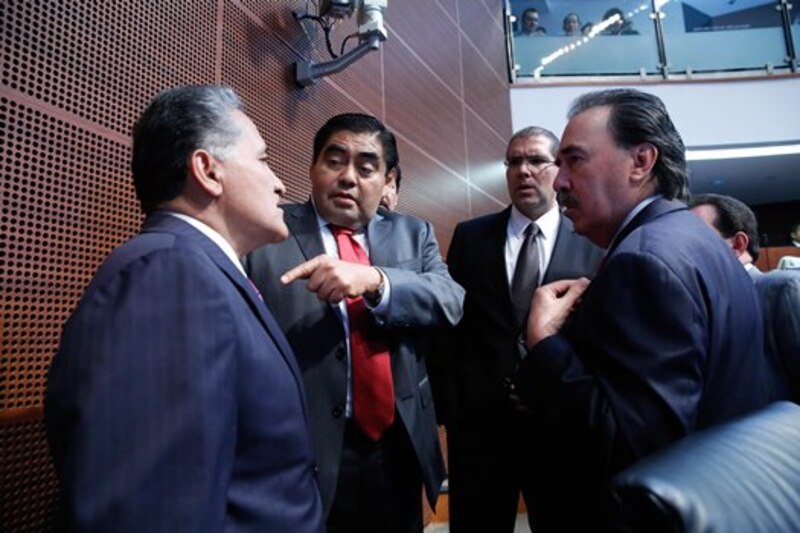 Políticos mexicanos en una reunión