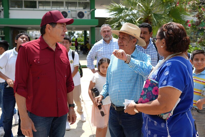 El presidente López Obrador dialoga con pobladores de Chiapas
