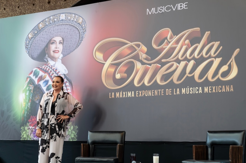 Cartel oficial del concierto de Aída Cuevas por el 50 aniversario de trayectoria artística