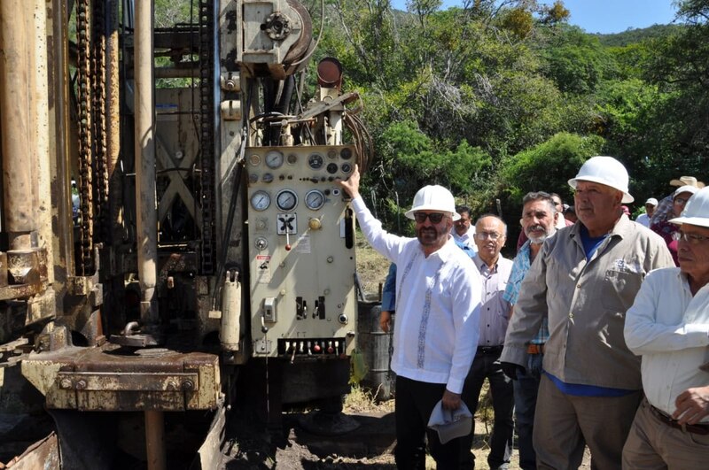 Perforación de un pozo de agua en una zona rural