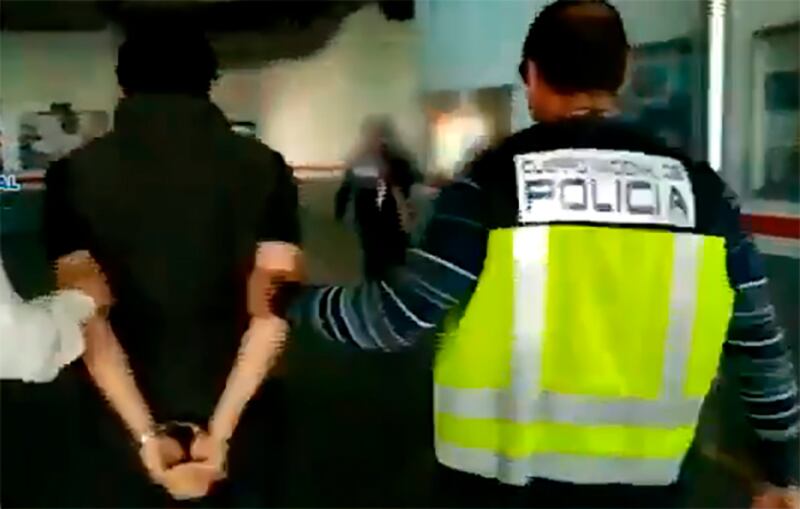 Policía detiene a un hombre en España