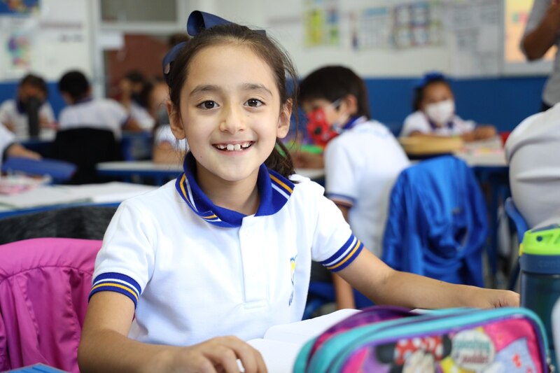 Niña en el aula