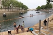 Tras más de cien años, París reabre las aguas del río Sena para bañistas
