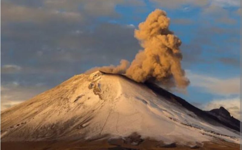 Volcán en erupción