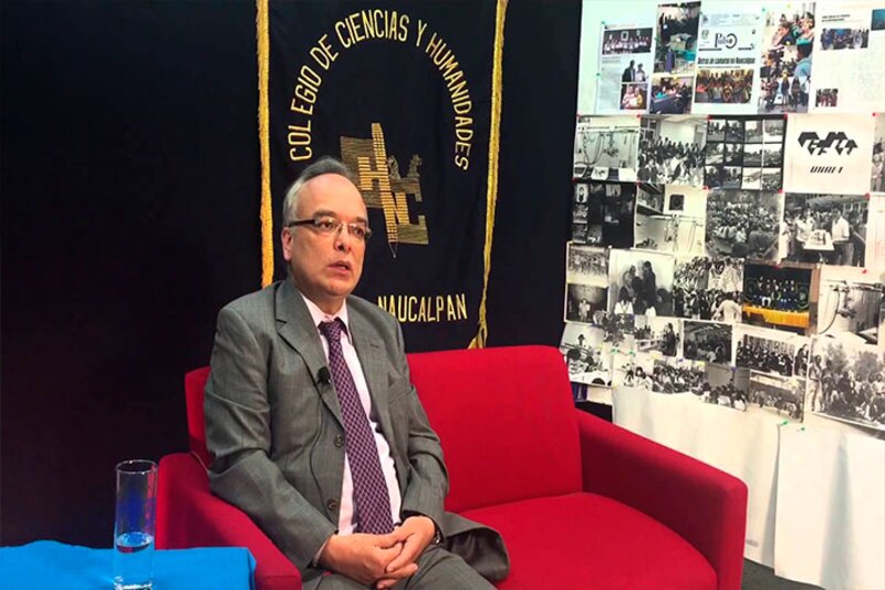El Dr. Juan Pérez, director del Colegio de Ciencias y Humanidades de la Universidad Autónoma de Chiapas, habla sobre la importancia de la educación en la sociedad actual.