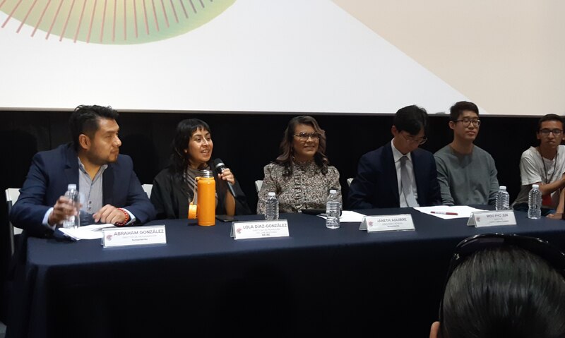 Panelistas en una conferencia sobre el futuro del trabajo