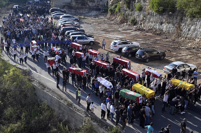 Un funeral multitudinario en Gaza tras un ataque aéreo israelí