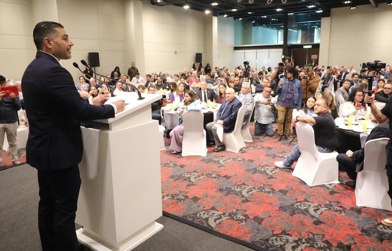 El presidente de México, Andrés Manuel López Obrador, pronuncia un discurso ante un grupo de empresarios.