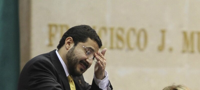 El diputado Francisco J. Morejón se muestra preocupado durante una sesión en el Congreso de los Diputados.