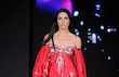 Silvia Kal y Custo Barcelona: Un homenaje a los 80 en la Semana de la Moda de Milán