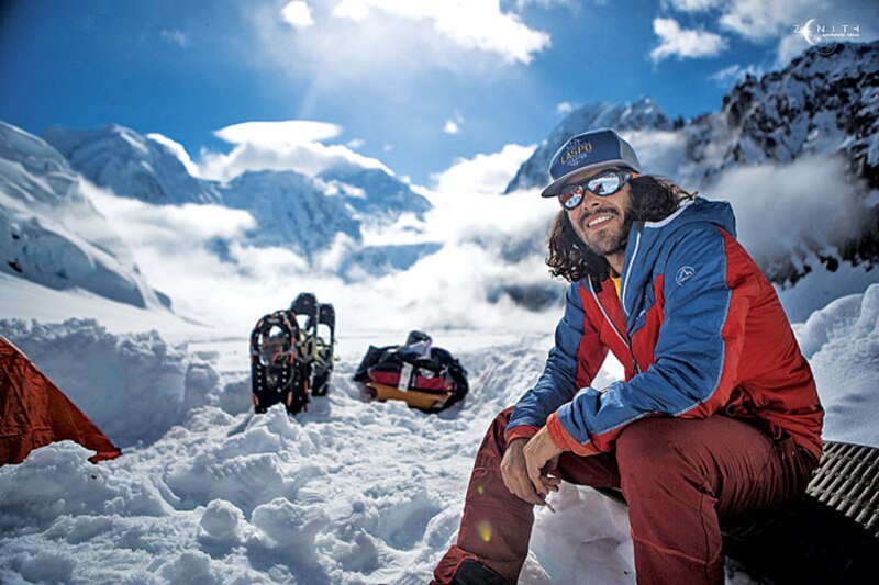 El alpinista ecuatoriano Iván Vallejo, primer latinoamericano en alcanzar la cima del Everest sin oxígeno suplementario