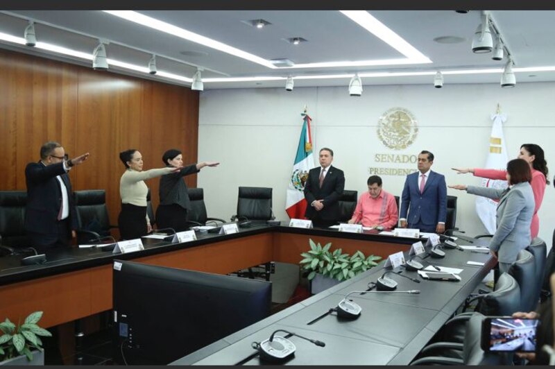 Presidentes del Senado y Cámara de Diputados toman protesta a integrantes del comité.