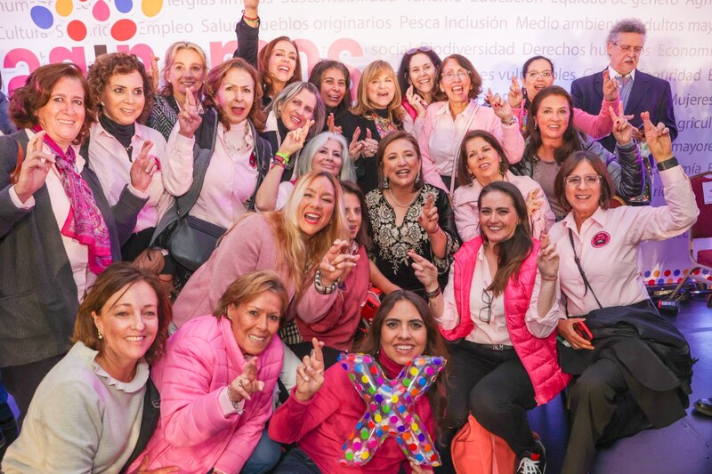 Mujeres indígenas en un foro de derechos humanos