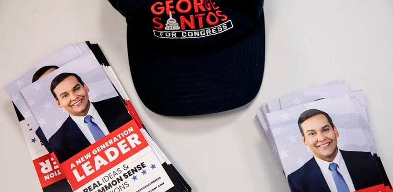 El político George Santos es acusado de mentir sobre su currículum