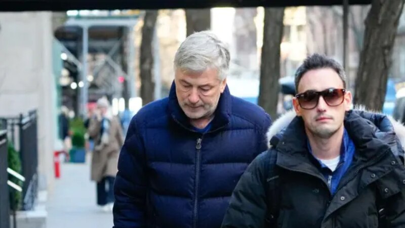 El actor Alec Baldwin es captado en Nueva York tras el accidente en el que mató a la directora de fotografía Halyna Hutchins