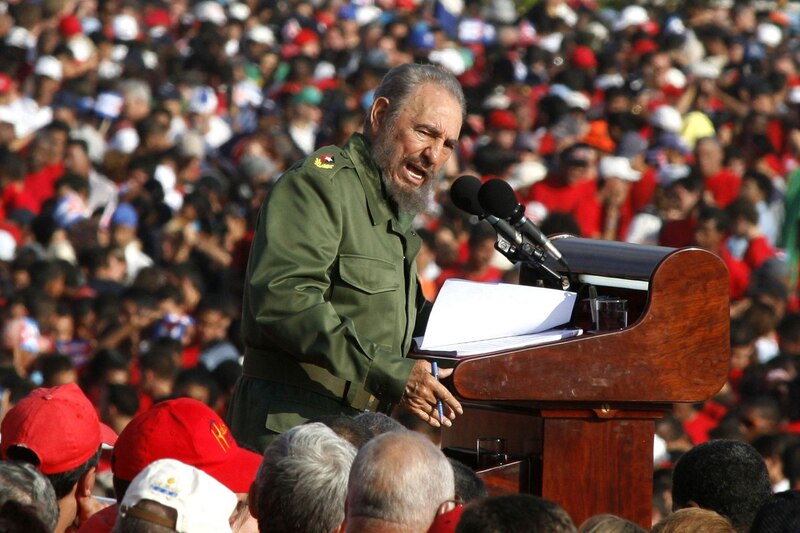 Fidel Castro dando un discurso