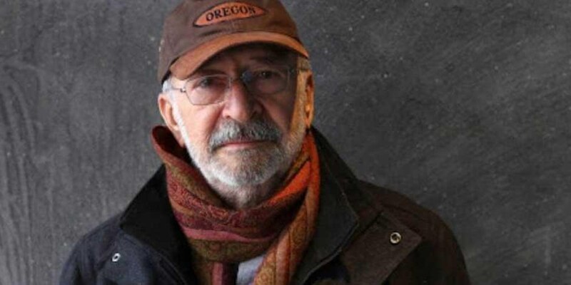 Retrato de un hombre mayor con barba y gafas