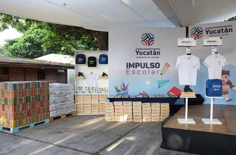 Impulso Escolar entrega uniformes y útiles escolares en Yucatán
