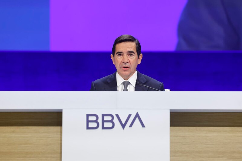 El presidente de BBVA, Carlos Torres Vila, en una conferencia de prensa