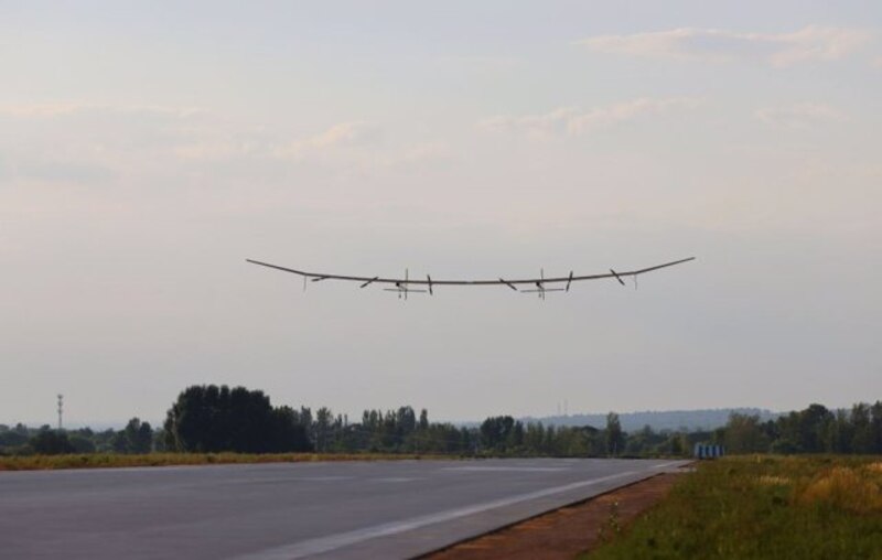 El avión solar más grande del mundo realiza su primer vuelo de prueba