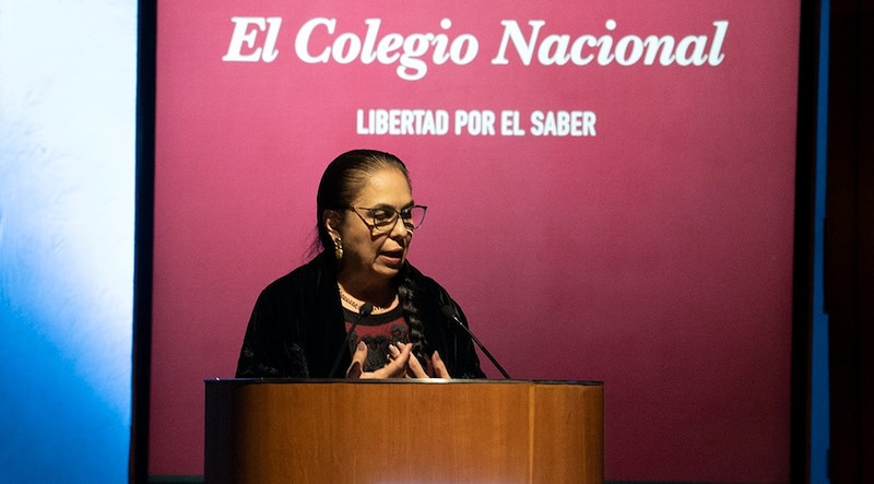 Rectora del Colegio Nacional pronuncia discurso ante estudiantes