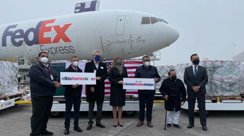 FedEx entrega donativo a la Cruz Roja Mexicana