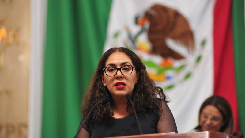 La diputada mexicana Tatiana Clouthier Carrillo da un discurso en el Congreso de la Unión.