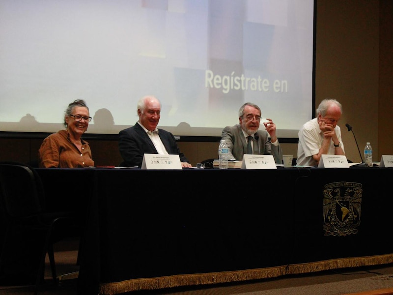 Mesa redonda sobre el futuro de la educación en Colombia