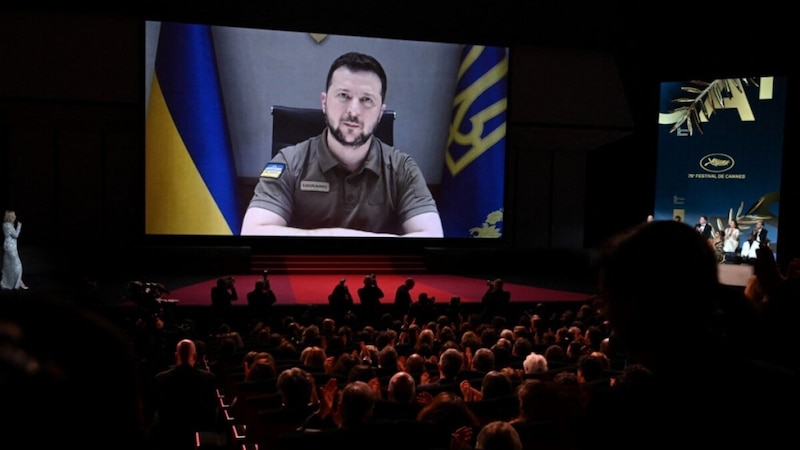 El presidente ucraniano, Volodimir Zelenski, pronuncia un discurso en el Festival de Cine de Cannes