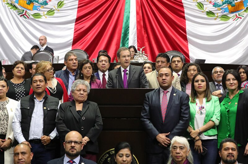 Diputados mexicanos durante una sesión en el Congreso de la Unión