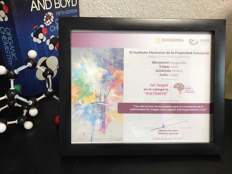 Title: El Instituto Mexicano de la Propiedad Industrial otorga el presente reconocimiento a Benjamín Nogueda, Edgar Lara, Gildardo Rivera y Julio López por obtener el Tercer lugar en la categoría "Patente" con su invención "Uso del tartrato de ketanserin para el tratamiento de la enfermedad de chagas como agente anti-trypanosoma cruzi".