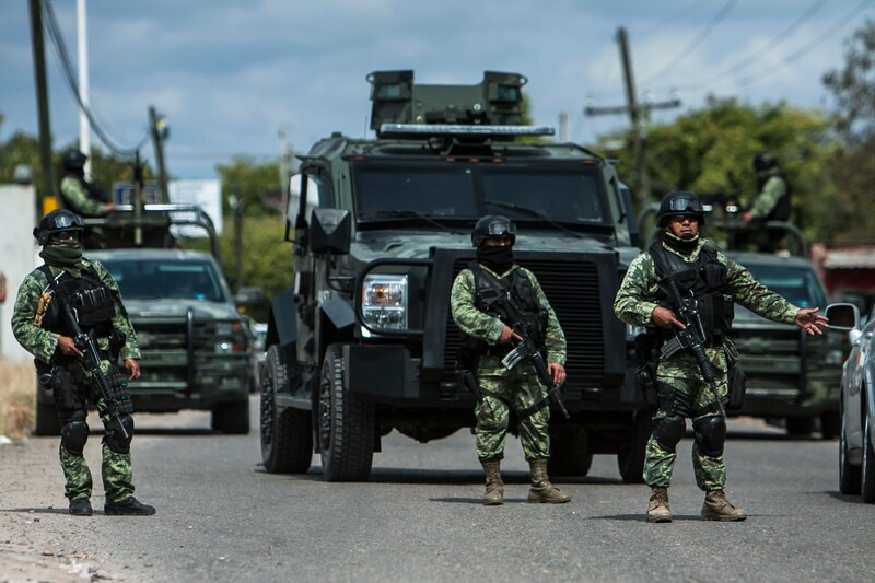 Militares mexicanos en un operativo contra el narcotráfico