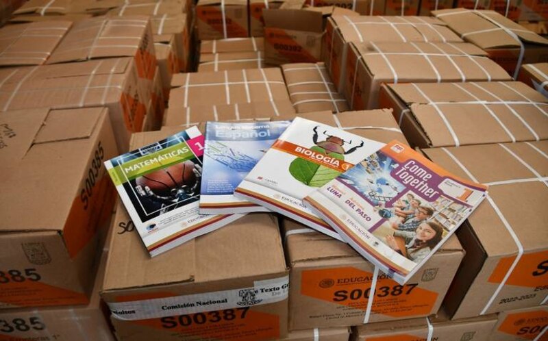 Entrega de libros de texto gratuitos en México