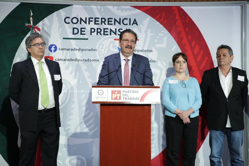 Titular: Conferencia de prensa del Partido del Trabajo