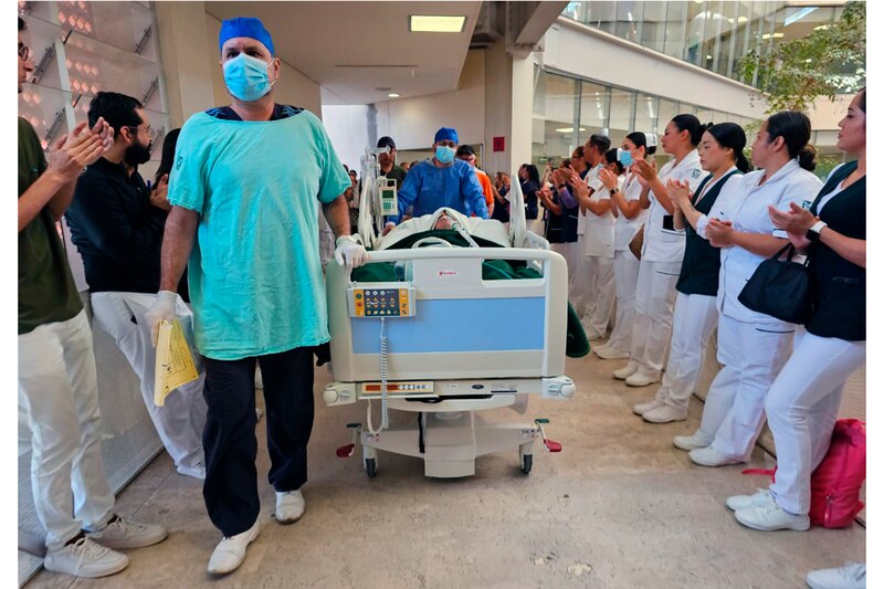 Personal del IMSS en Colima, forman el Pasillo del Honor, en reconocimiento a personas que han trascendido y se convirtieron en donadores de órganos y tejidos