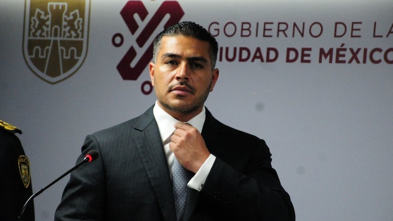 El alcalde de la Ciudad de México, Miguel Ángel Mancera, habla en una conferencia de prensa.