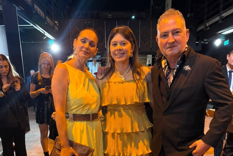 Paola Hinojos, Rebeca Santos, y Jaime Ibiza
