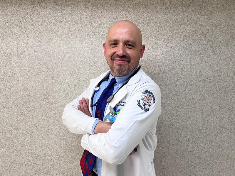 Especialistas del HGR No. 196 del IMSS Estado de México Oriente, encabezado por el cirujano pediatra Jorge Vidal Medina, salvan la vida a recién nacido, con corrección del píloro que le impedía alimentarse
