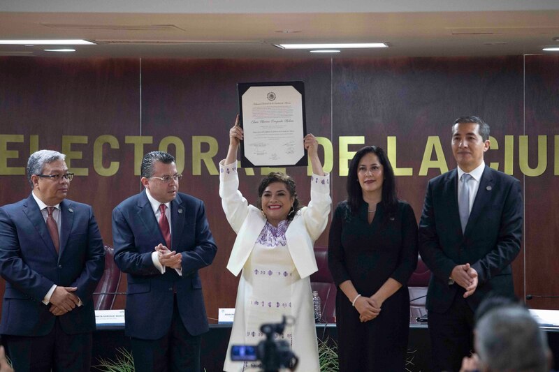 Entrega Tribunal Electoral de la Ciudad de México constancia de mayoría a Clara Marina Brugada Molina