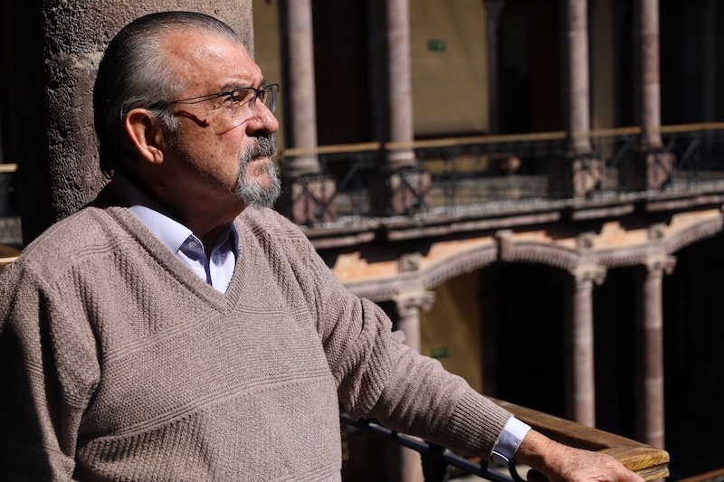 Gerardo Ascencio Rubio, Secretario de Cultura de Jalisco, durante una entrevista en el edificio Arroniz