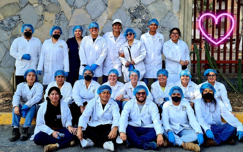 Estudiantes de la carrera de Ingeniería en Alimentos de la Universidad Autónoma de Querétaro