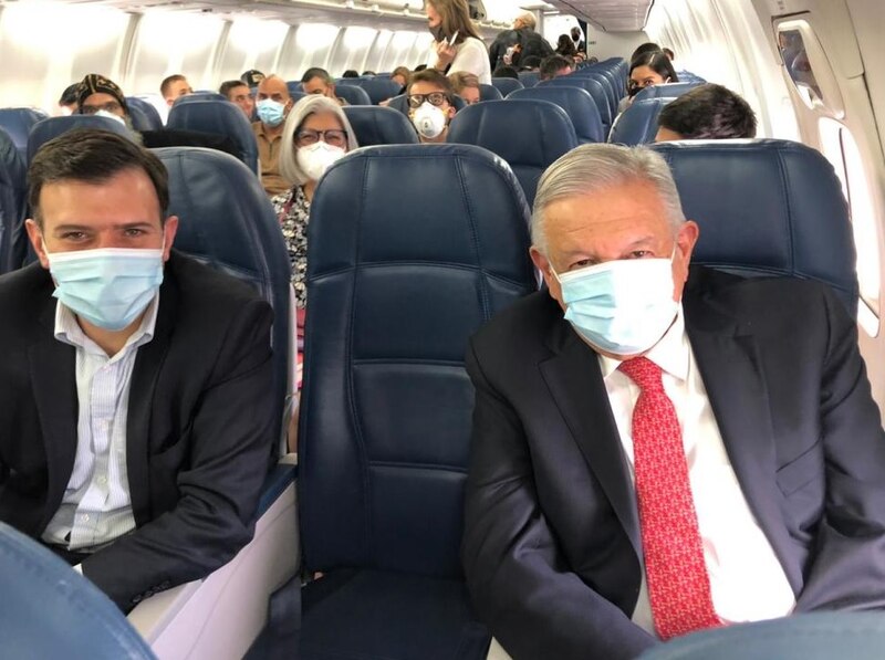 El presidente López Obrador y el senador Ricardo Monreal viajan juntos en avión