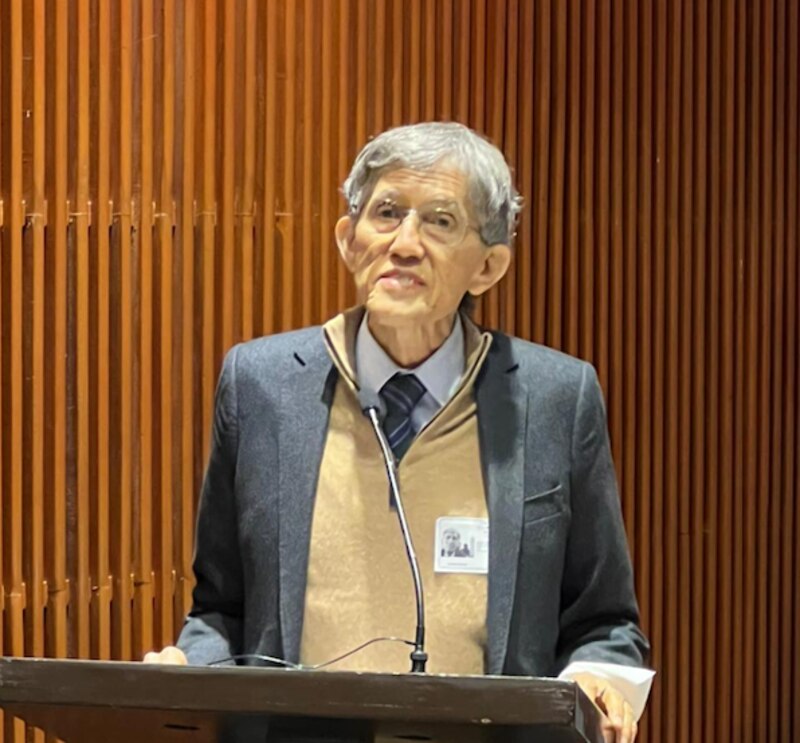 El científico Mario Molina, Premio Nobel de Química, da una conferencia.