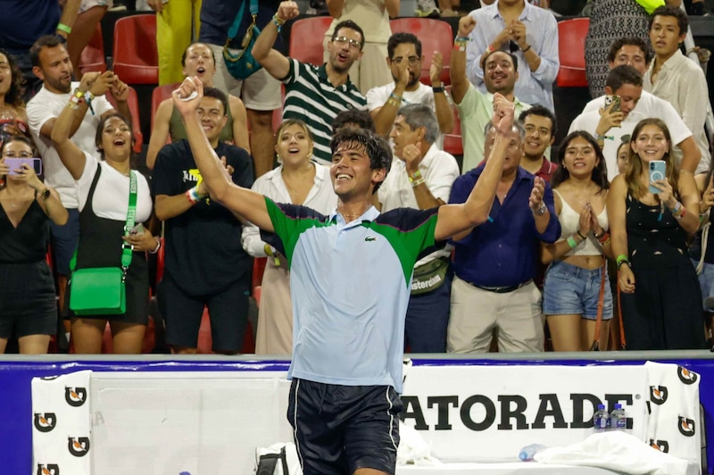 El joven tenista mexicano Rodrigo Pacheco, hace historia al vencer al australiano Aleksandar Vukic, en el Abierto Mexicano de Tenis 2025, en lo que  fue su primer victoria en in partido de ATP.