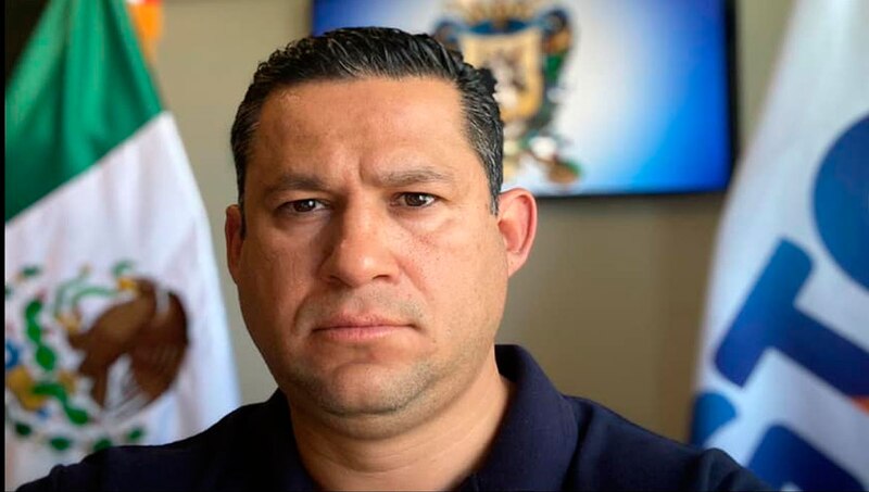 El presidente municipal de Zapopan, Juan José Frangie, encabeza la ceremonia de entrega de patrullas a la Policía Municipal.