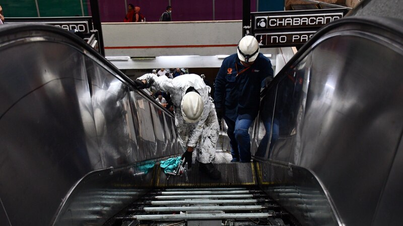 Escalera eléctrica en reparación
