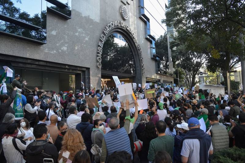 Protesta en frente del Consejo Nacional de Ciencia y Tecnología (CONACYT)